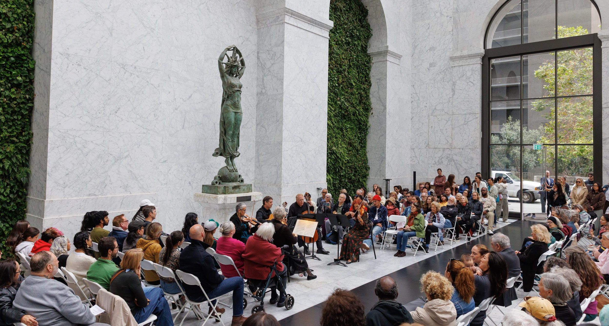 Versailles Salon: Court Music from Baroque France – Music & Players